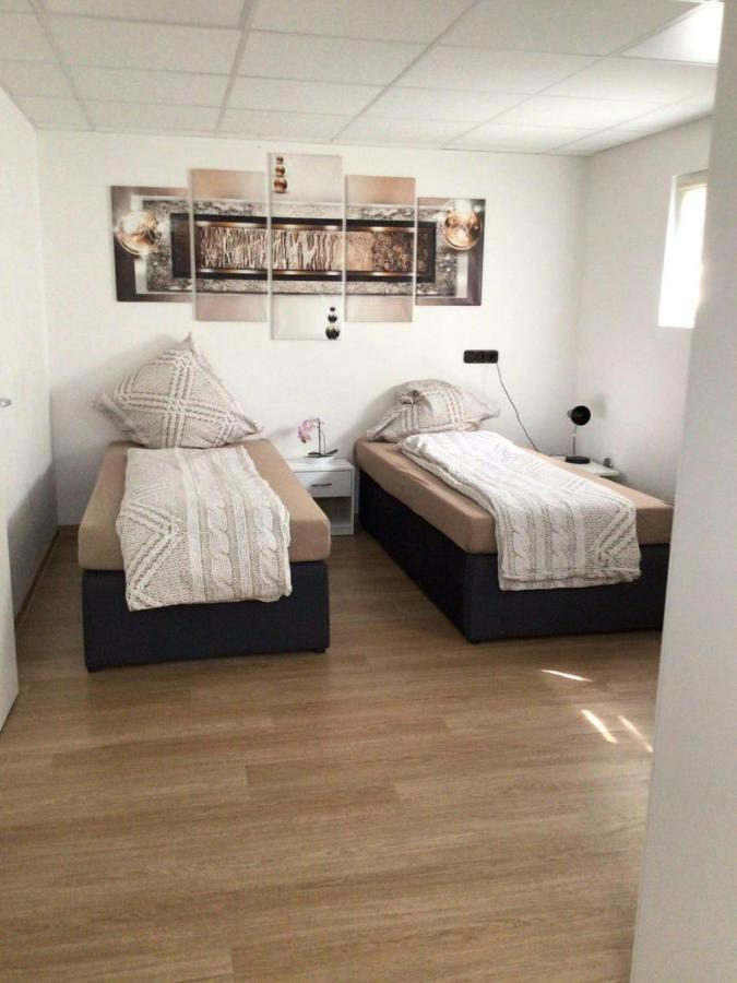 Apartments Rhona III Und IV Neunkirchen City Kültér fotó